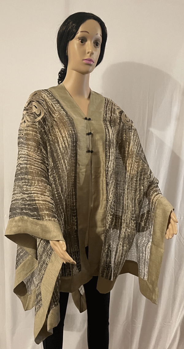 Cream-Black Printed Cape Top with a hint of Gold - Image 4
